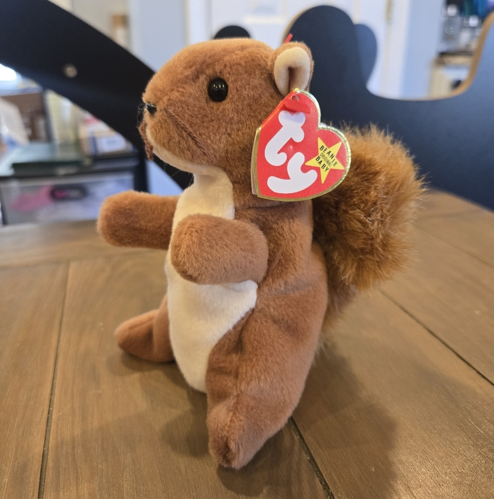 Vintage 1996 TY Nuts Brown Squirrel Beanie Baby
